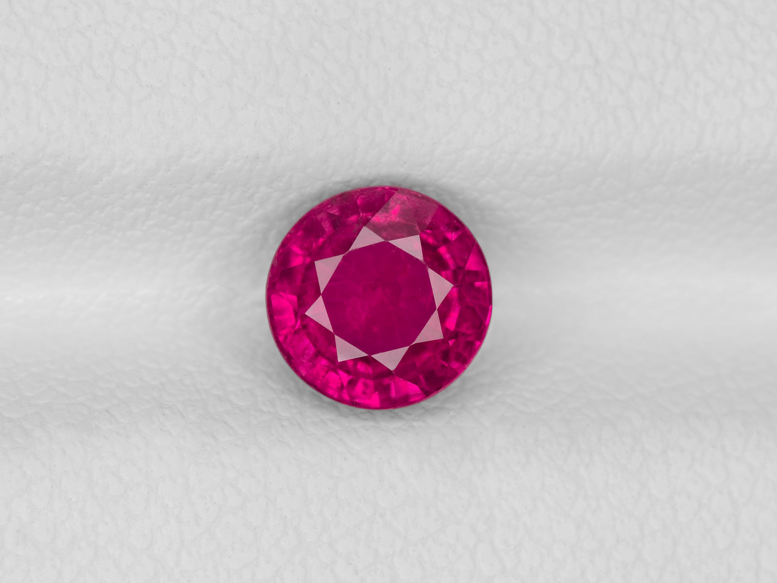 8800371-round-intense-pinkish-red-igi-mozambique-natural-ruby-1.26-ct