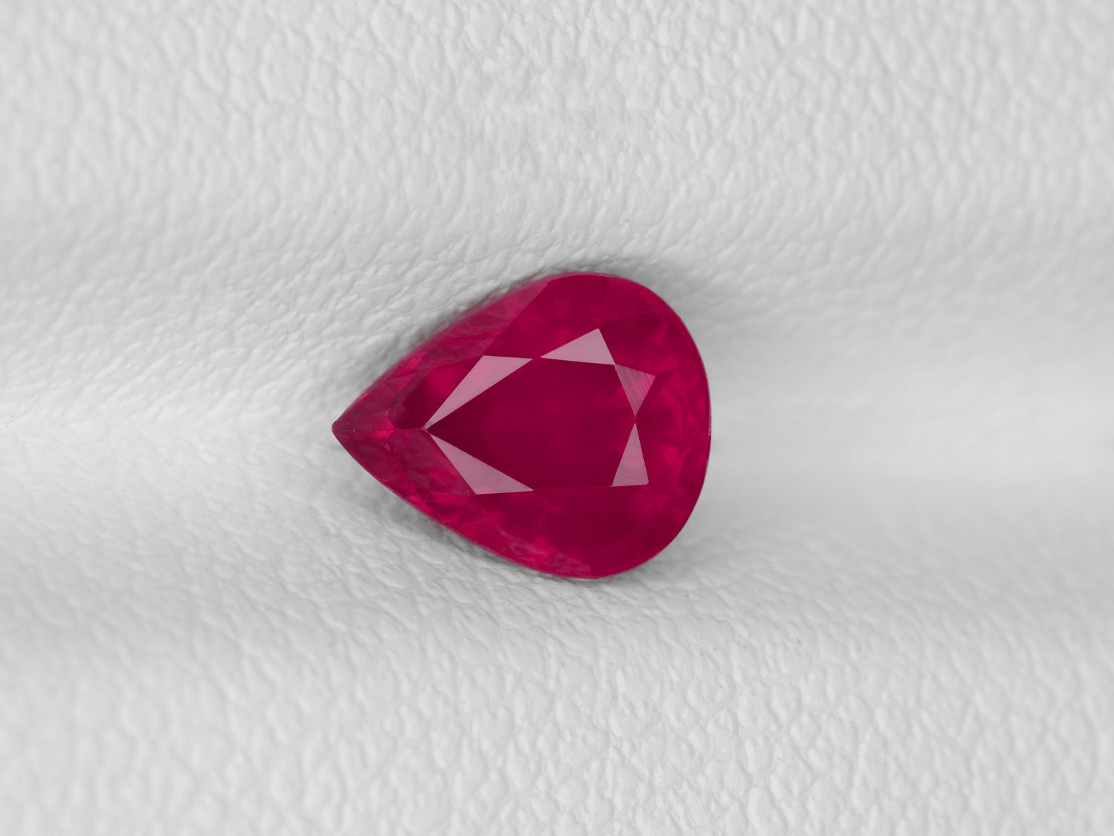 8800374-pear-rich-velvety-pinkish-red-igi-burma-natural-ruby-1.05-ct