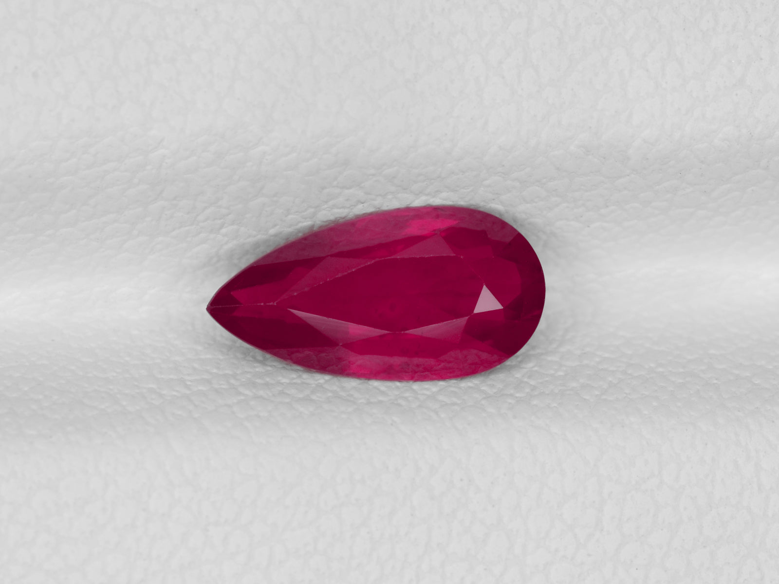 8800375-pear-velvety-intense-pinkish-red-igi-burma-natural-ruby-1.13-ct