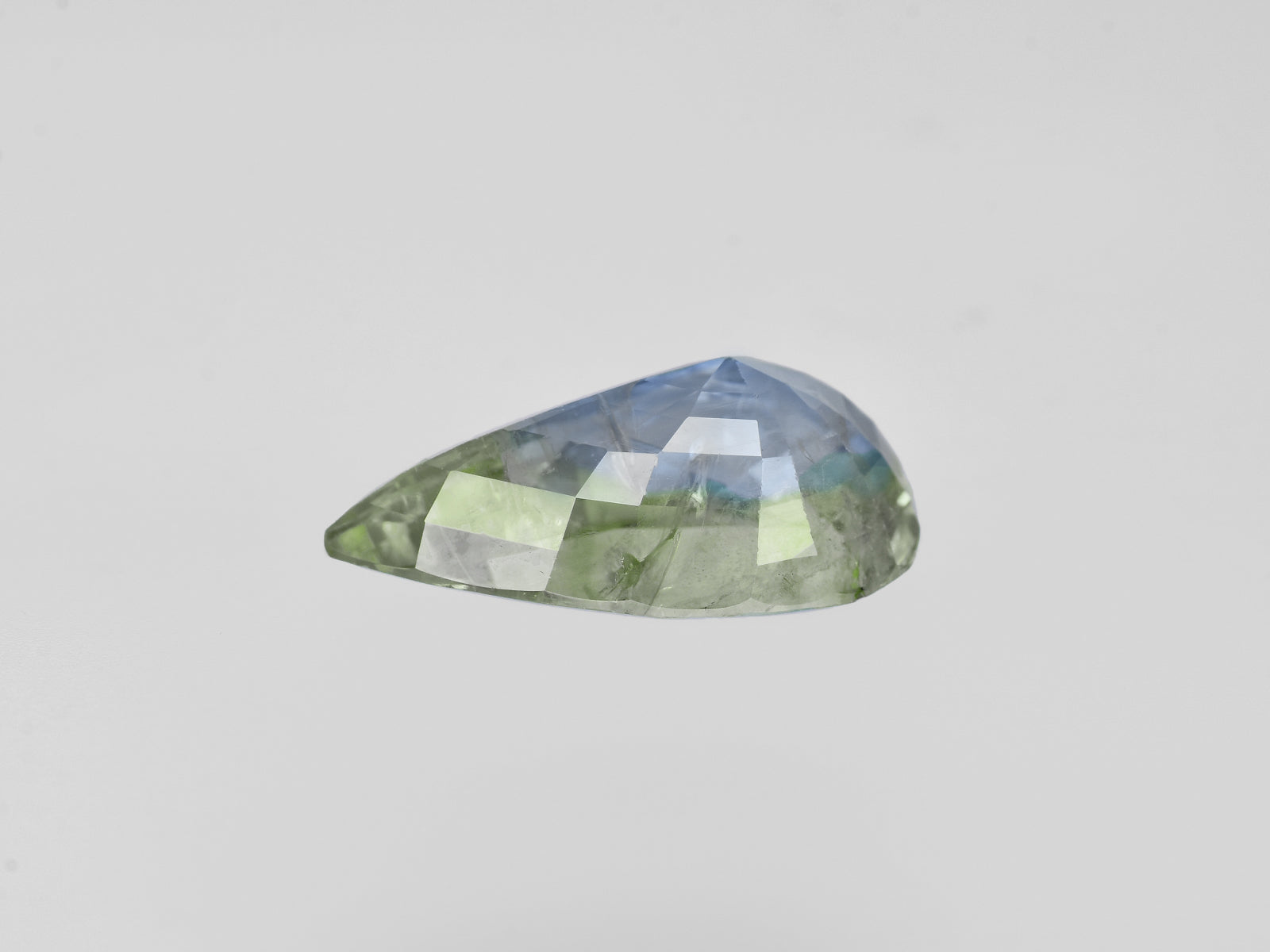 8801738-pear-green-&-blue-bi-color-aigs-madagascar-natural-blue-sapphire-4.77-ct