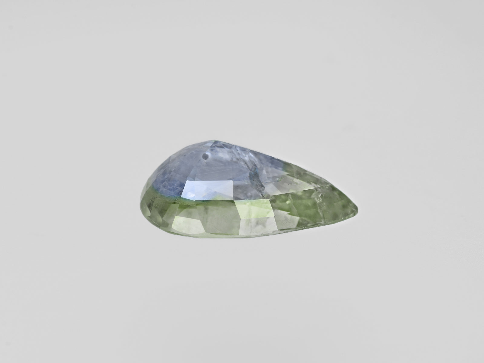 8801738-pear-green-&-blue-bi-color-aigs-madagascar-natural-blue-sapphire-4.77-ct