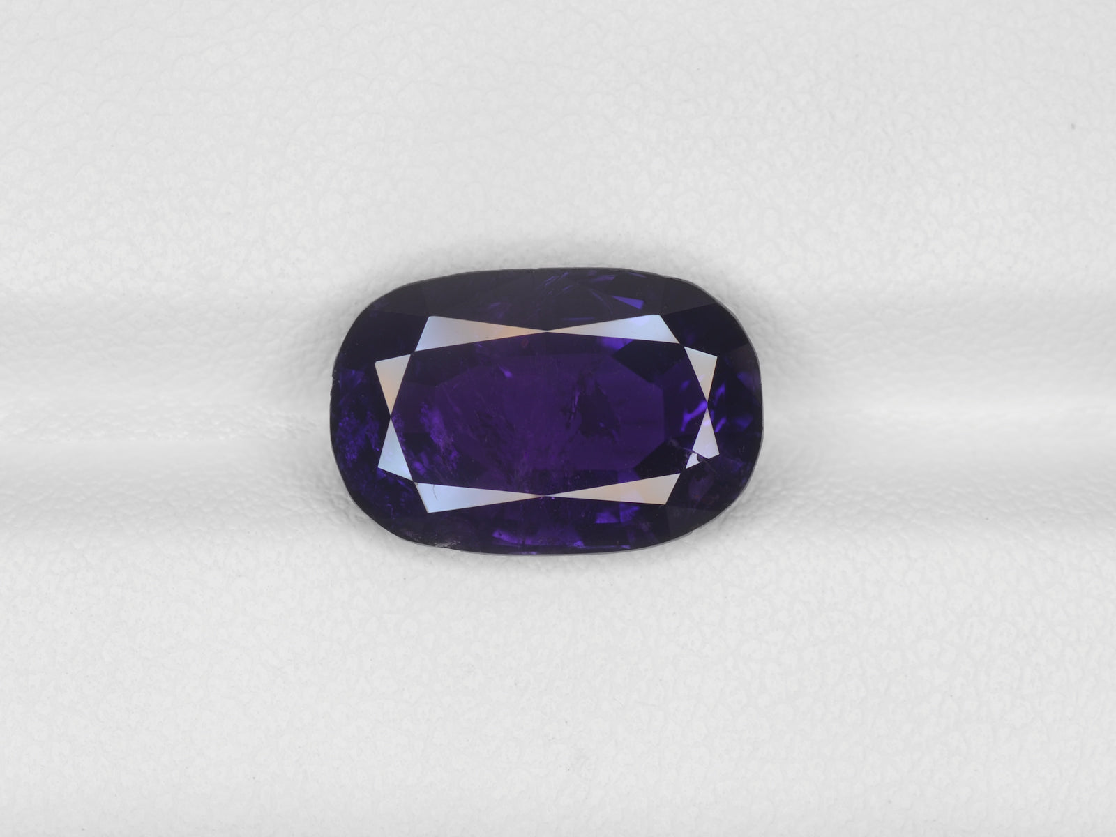 8800509-oval-deep-violet-changing-to-purple-red-grs-madagascar-natural-color-change-sapphire-6.52-ct