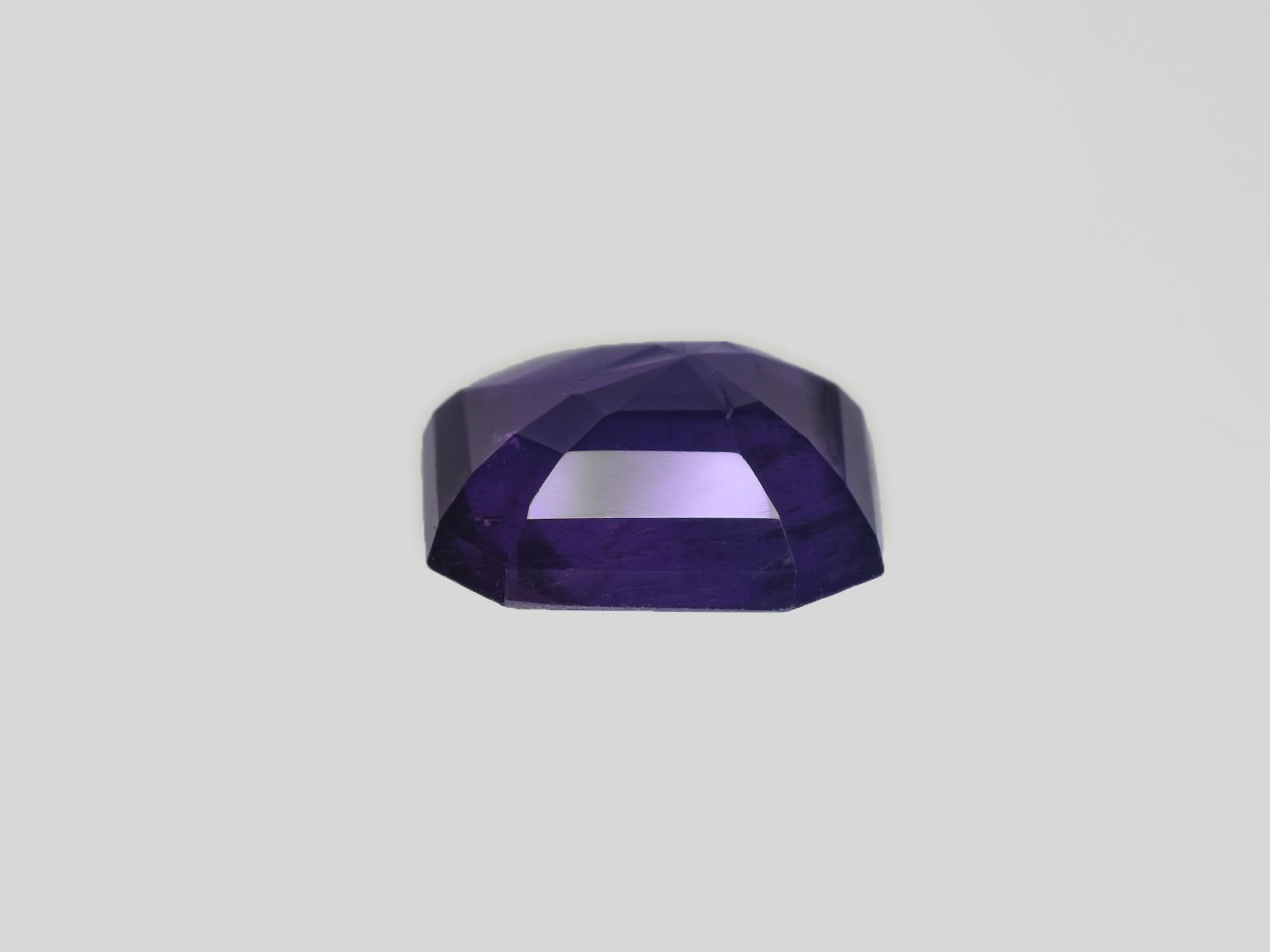 8801745-octagonal-intense-bluish-purple-gia-kashmir-natural-other-fancy-sapphire-6.56-ct