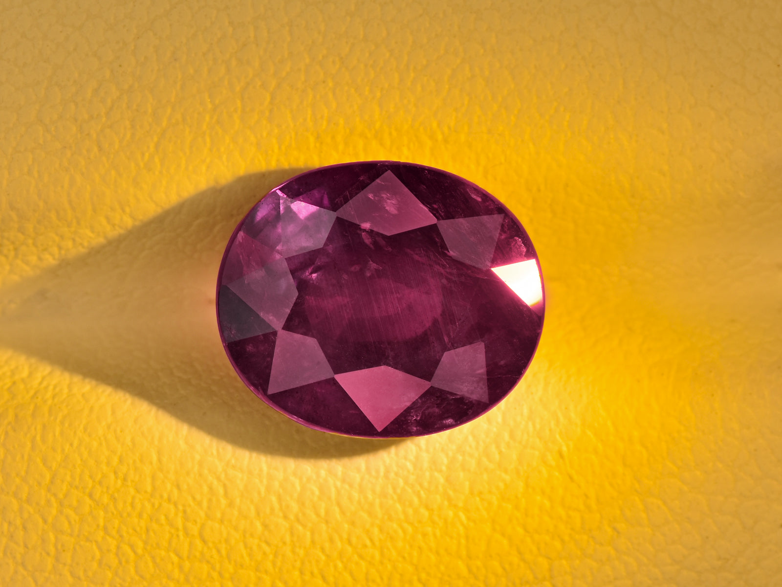 8801747-oval-deep-greyish-violet-changing-to-reddish-purple-grs-kashmir-natural-color-change-sapphire-5.23-ct