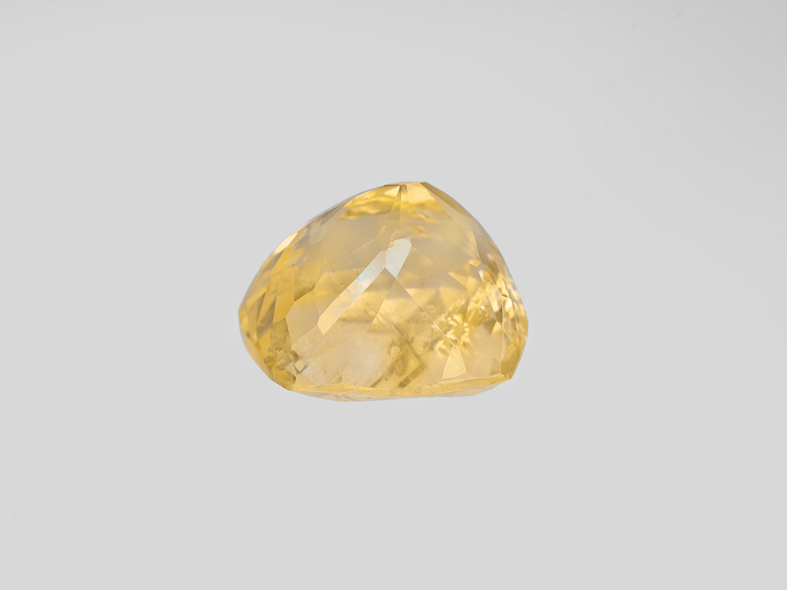 8801748-cushion-lustrous-yellow-igi-sri-lanka-natural-yellow-sapphire-7.24-ct