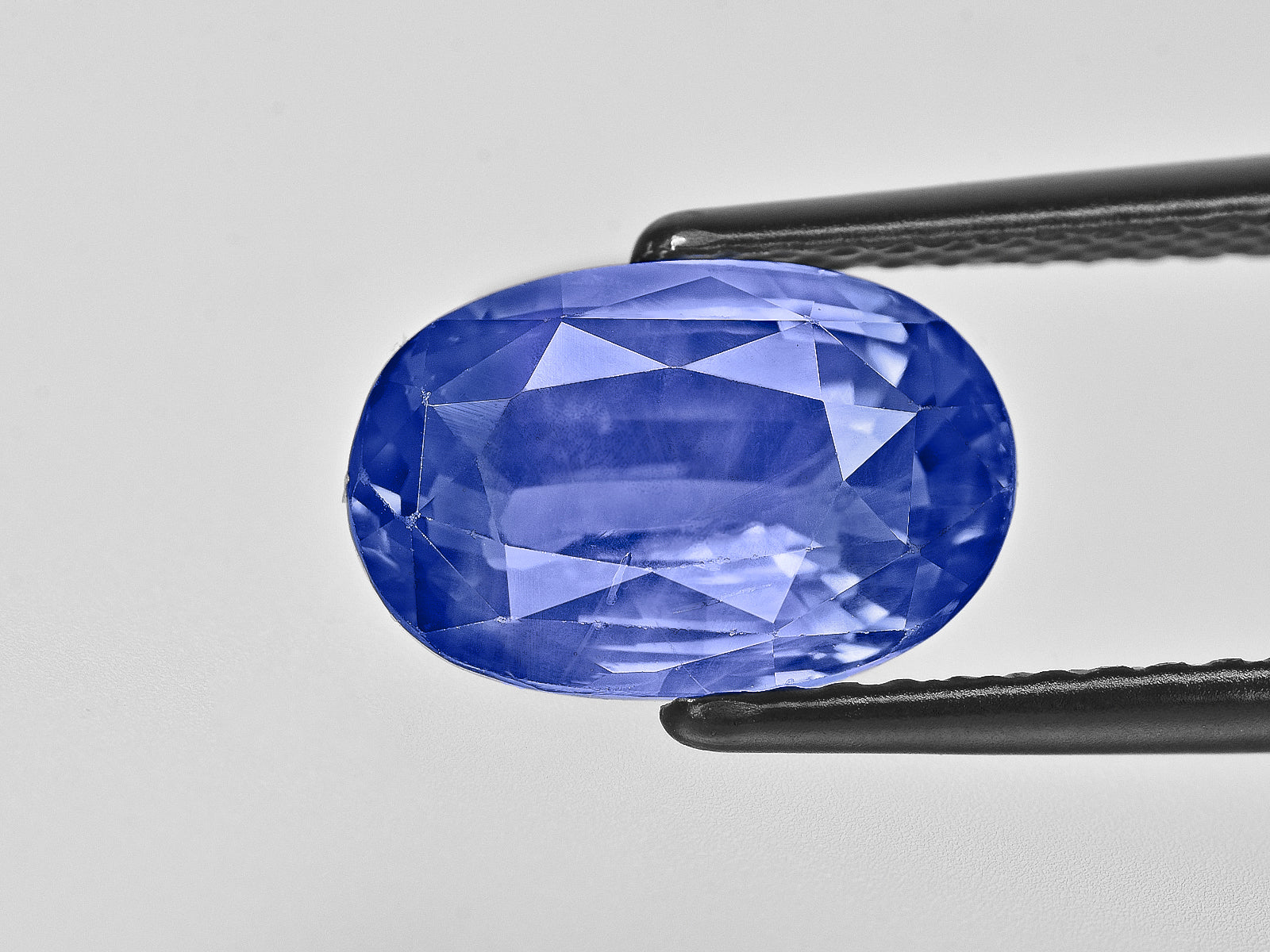 8801759-oval-fiery-vivid-violetish-blue-grs-sri-lanka-natural-blue-sapphire-5.22-ct