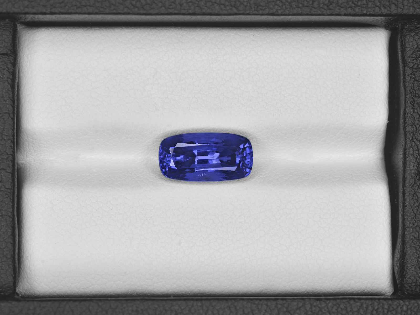 8801753-cushion-fiery-violetish-blue-changing-to-vivid-purple-grs-madagascar-natural-color-change-sapphire-4.24-ct
