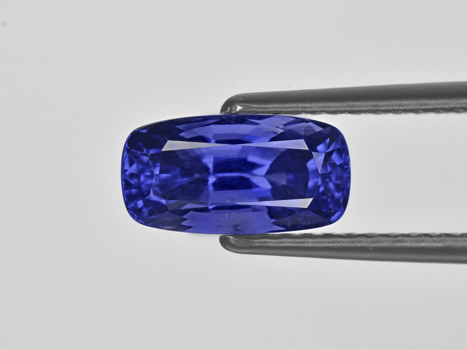 8801753-cushion-fiery-violetish-blue-changing-to-vivid-purple-grs-madagascar-natural-color-change-sapphire-4.24-ct