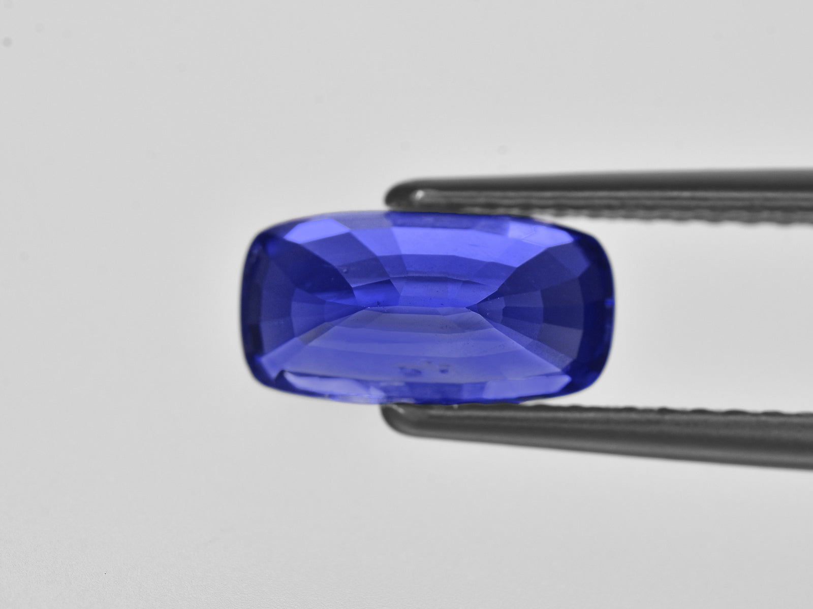8801753-cushion-fiery-violetish-blue-changing-to-vivid-purple-grs-madagascar-natural-color-change-sapphire-4.24-ct