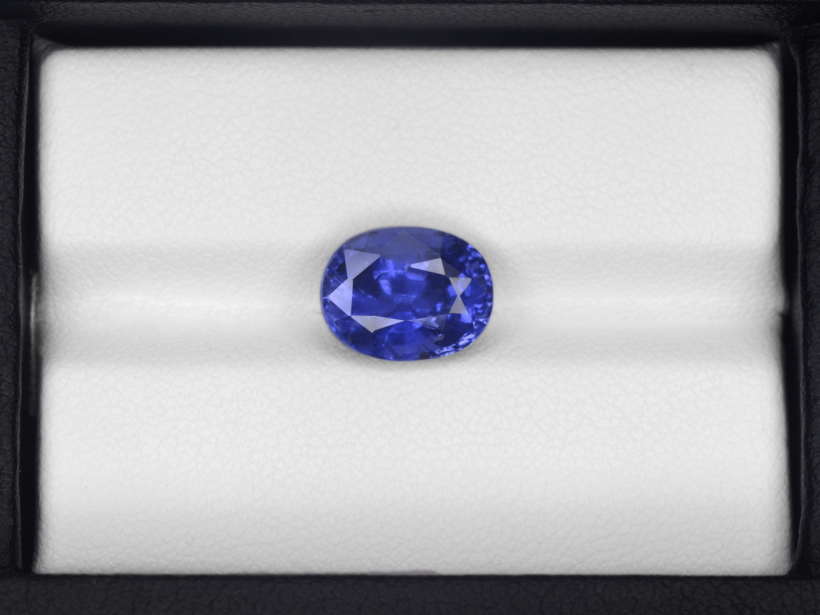 8800728-oval-fiery-deep-blue-grs-sri-lanka-natural-blue-sapphire-5.08-ct