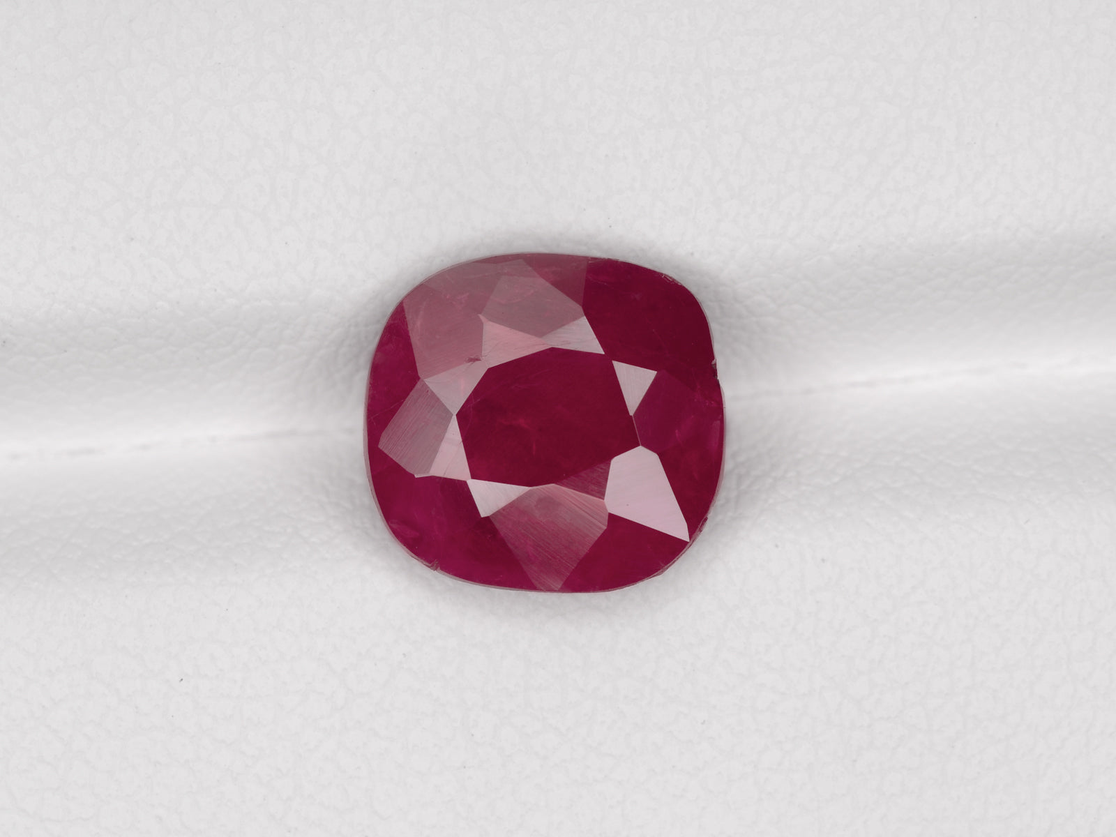 8800716-cushion-intense-red-grs-burma-natural-ruby-4.03-ct