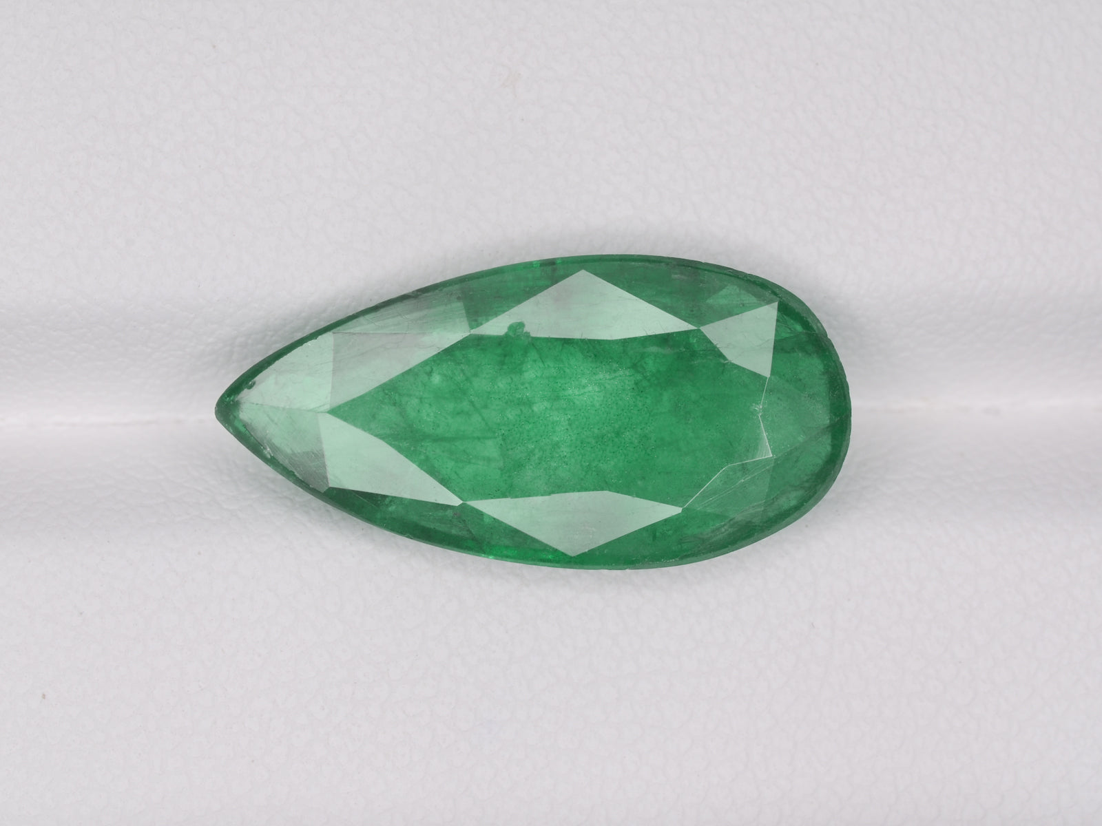 8800561-pear-leaf-green-zambia-natural-emerald-6.43-ct