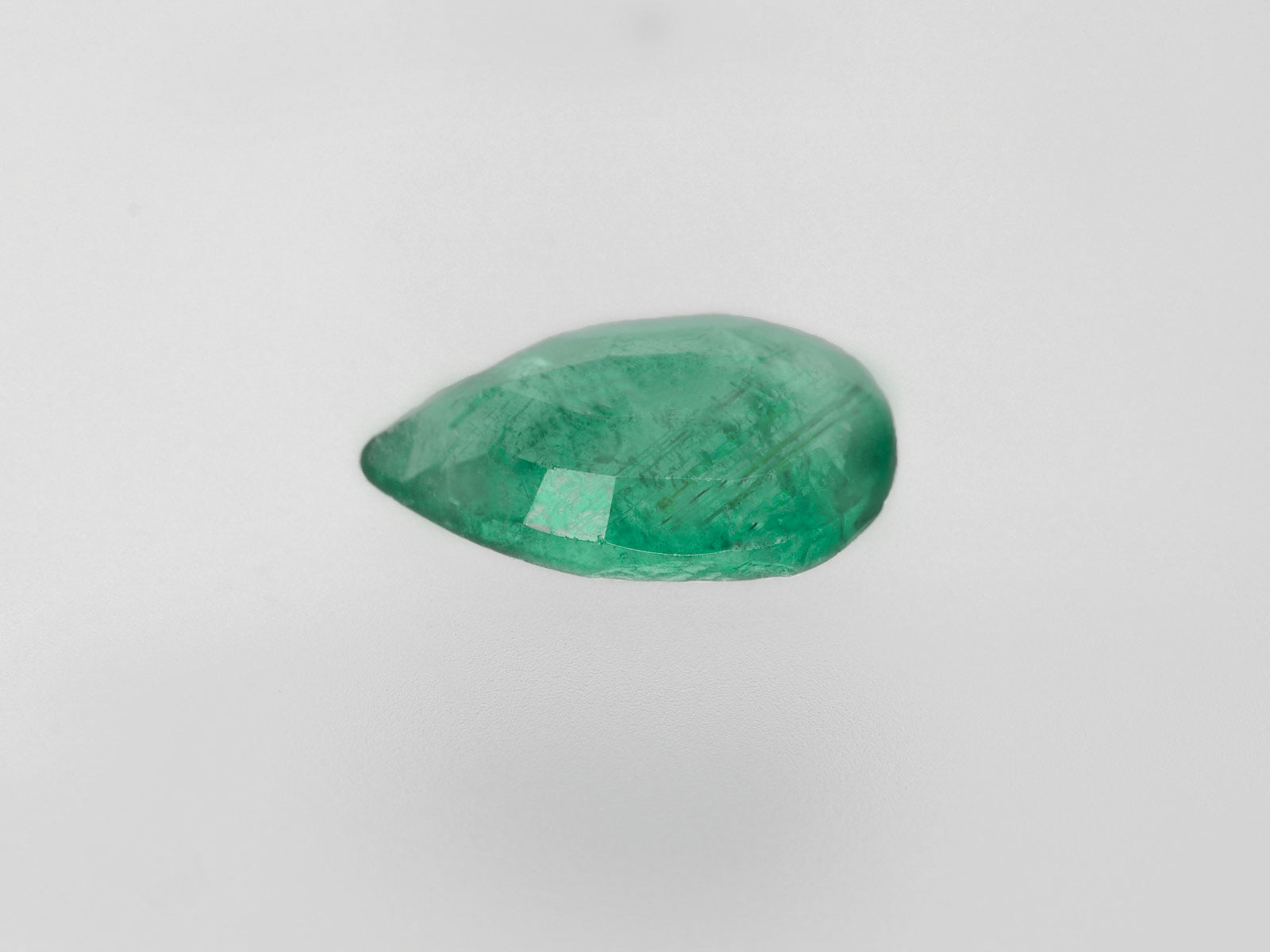 8800564-pear-leaf-green-zambia-natural-emerald-3.69-ct