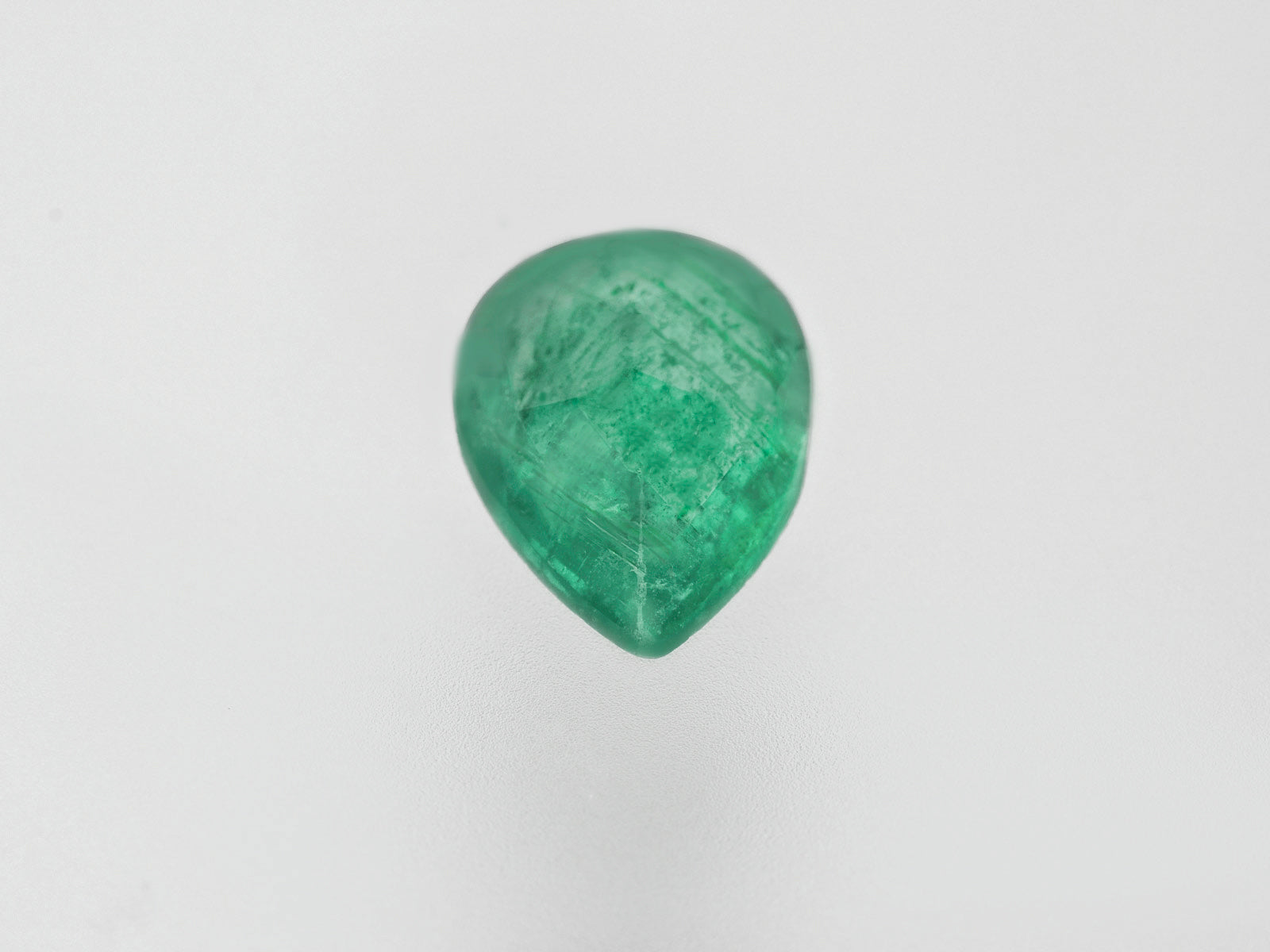 8800564-pear-leaf-green-zambia-natural-emerald-3.69-ct