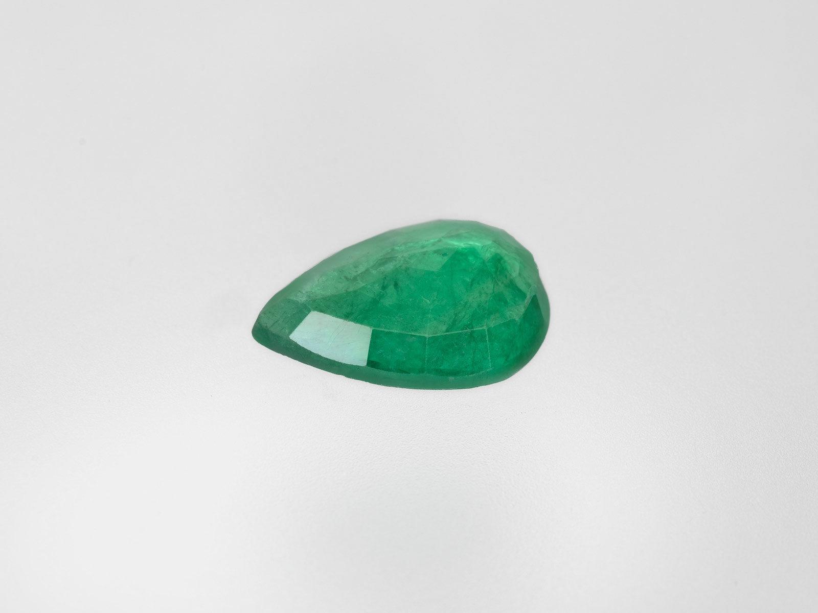 8800566-pear-intense-green-zambia-natural-emerald-2.12-ct