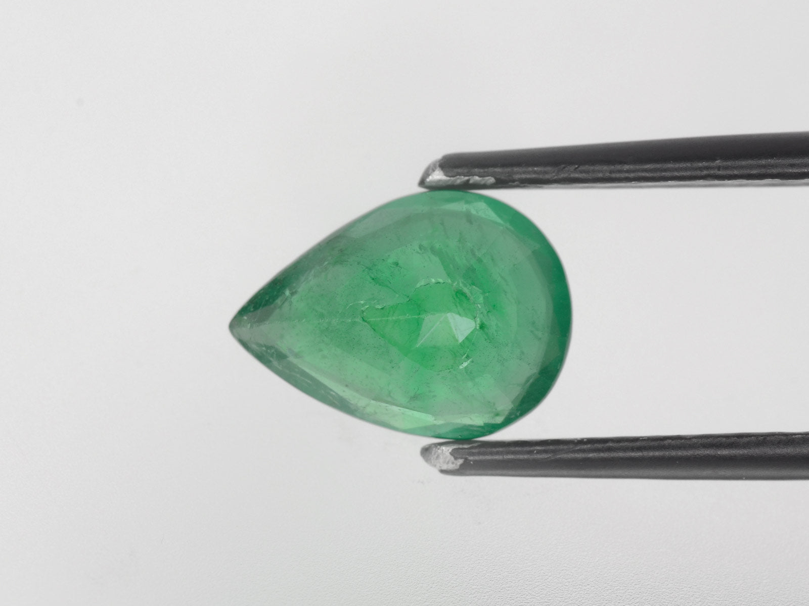 8800567-pear-velvety-green-zambia-natural-emerald-2.33-ct
