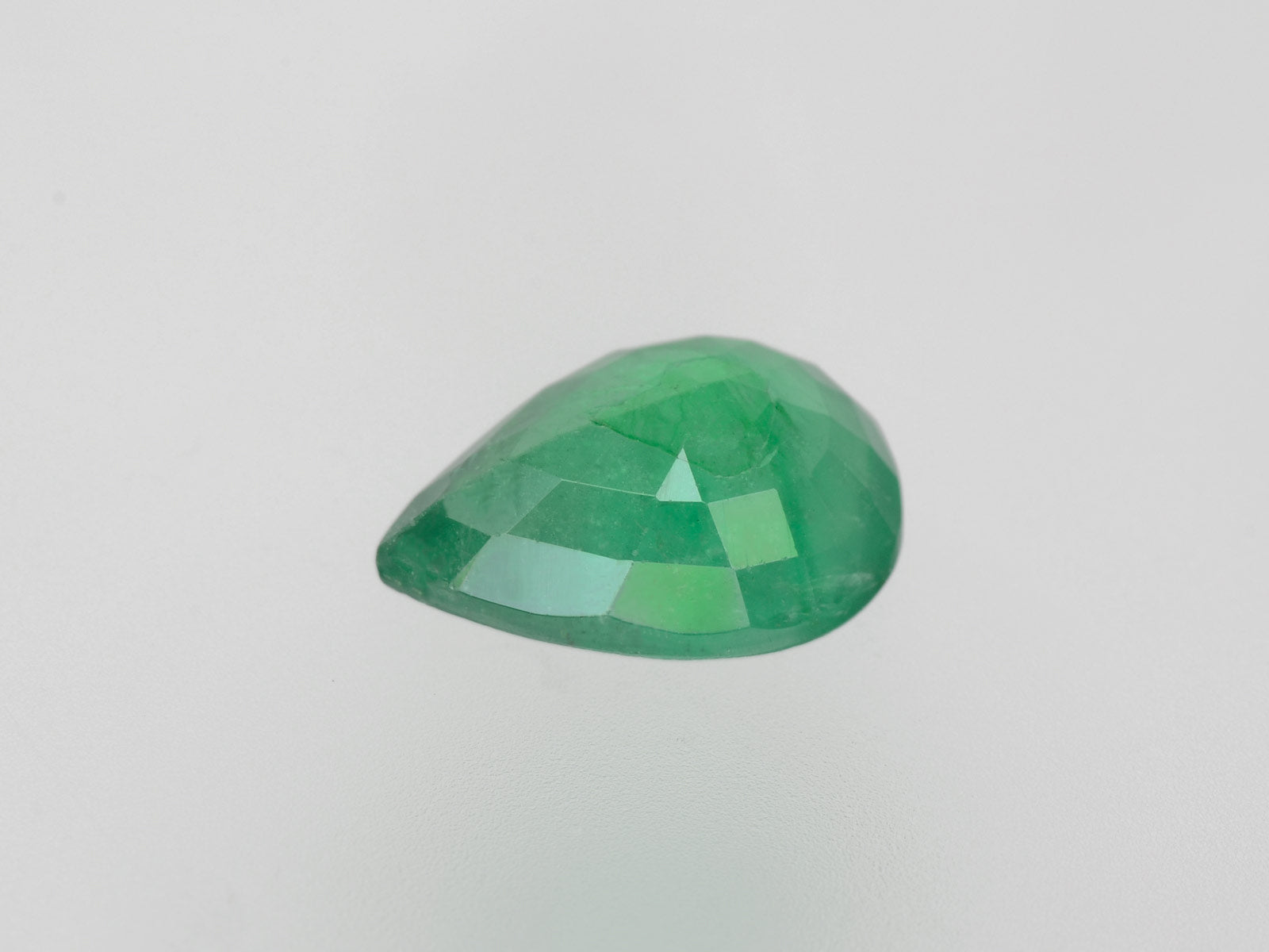 8800567-pear-velvety-green-zambia-natural-emerald-2.33-ct