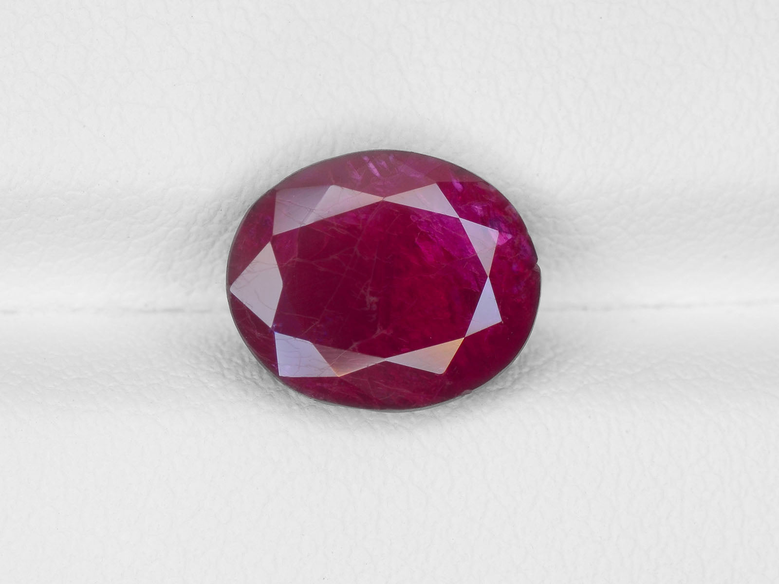 8800497-oval-pigeon-blood-red-grs-burma-natural-ruby-4.53-ct