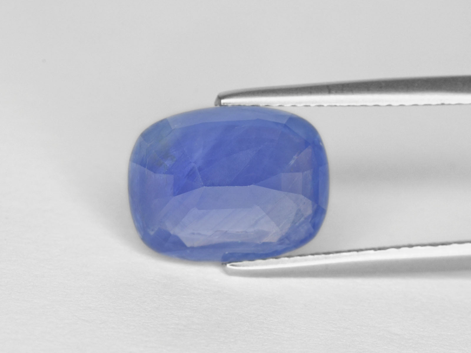 8800201-cushion-velvety-intense-blue-igi-burma-natural-blue-sapphire-7.97-ct