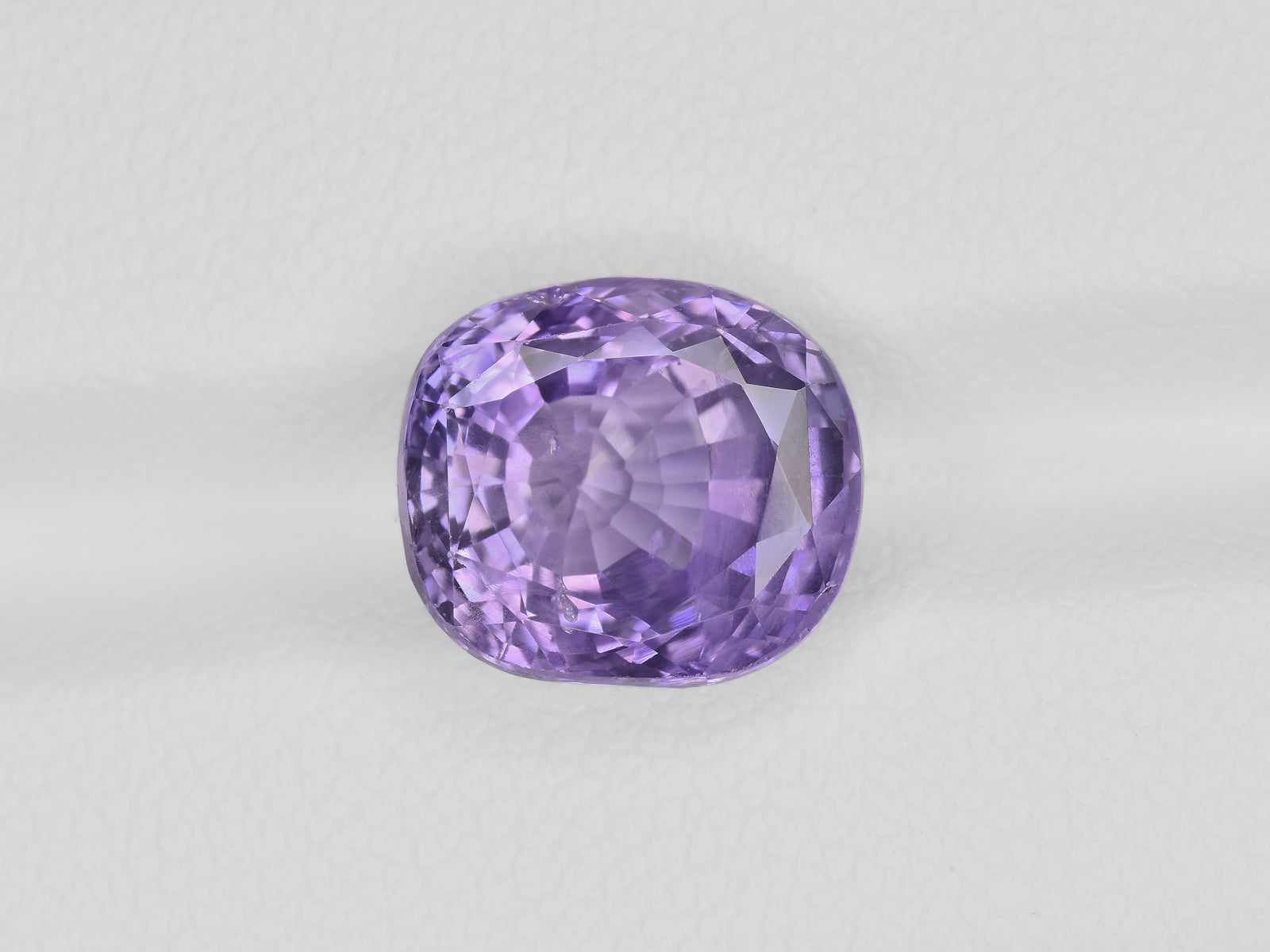 8800674-cushion-bluish-violet-changing-to-purplish-pink-igi-sri-lanka-natural-color-change-sapphire-6.30-ct