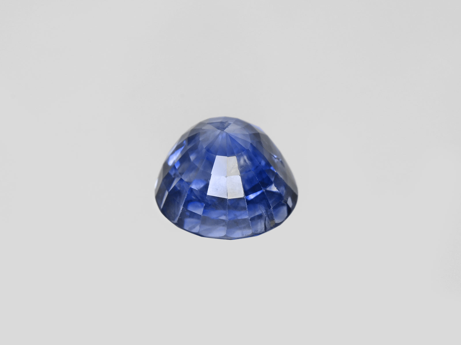 8800916-round-lustrous-intense-blue-gia-kashmir-natural-blue-sapphire-7.21-ct