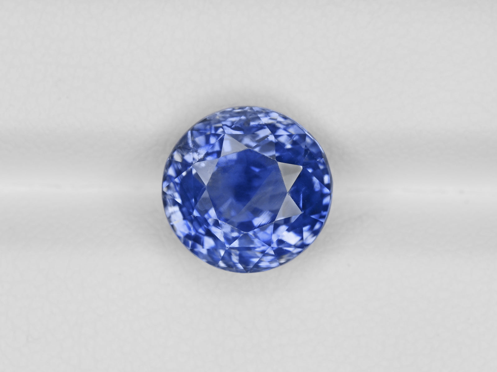 8800916-round-lustrous-intense-blue-gia-kashmir-natural-blue-sapphire-7.21-ct