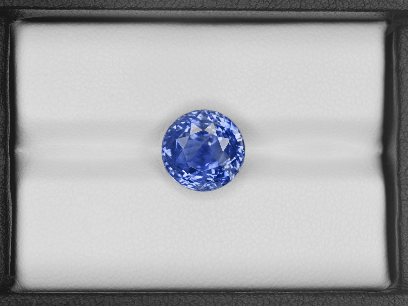 8800916-round-lustrous-intense-blue-gia-kashmir-natural-blue-sapphire-7.21-ct