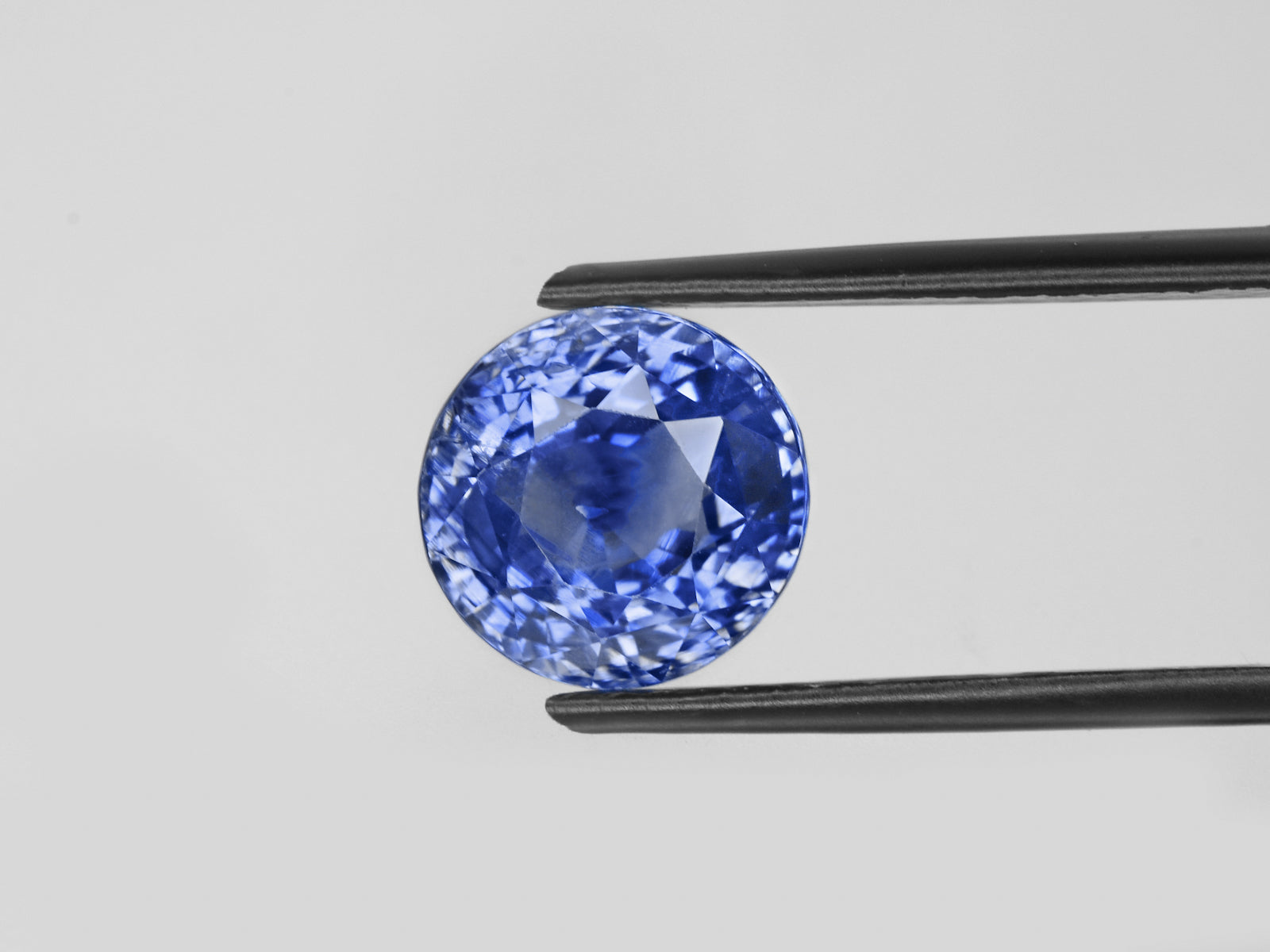 8800916-round-lustrous-intense-blue-gia-kashmir-natural-blue-sapphire-7.21-ct