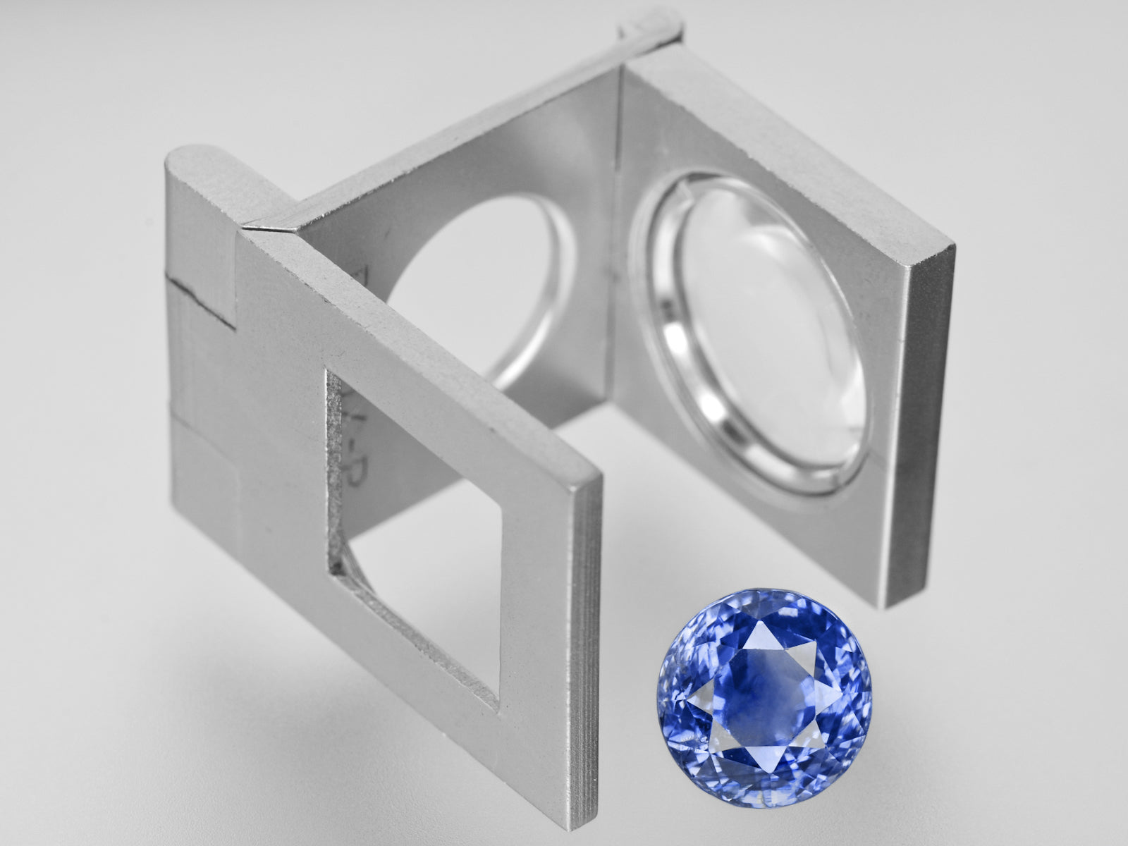 8800916-round-lustrous-intense-blue-gia-kashmir-natural-blue-sapphire-7.21-ct