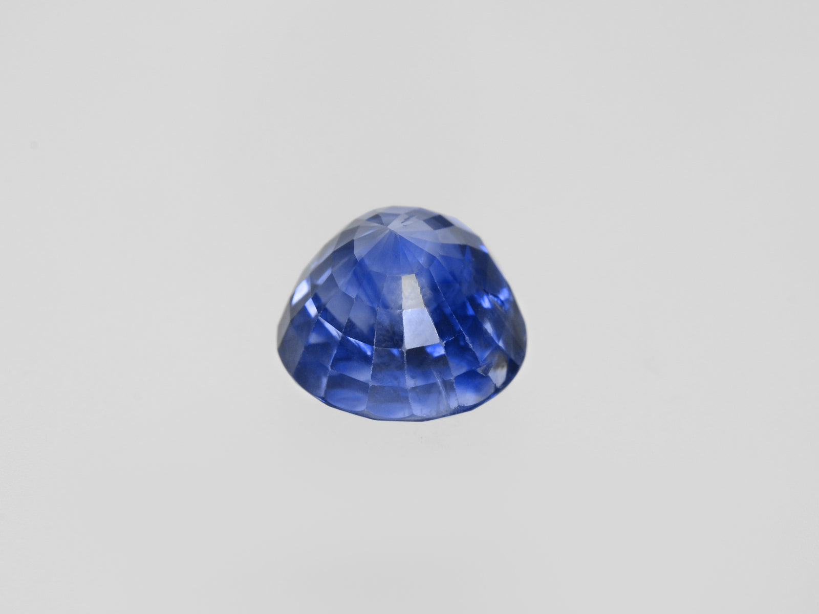 8800916-round-lustrous-intense-blue-gia-kashmir-natural-blue-sapphire-7.21-ct