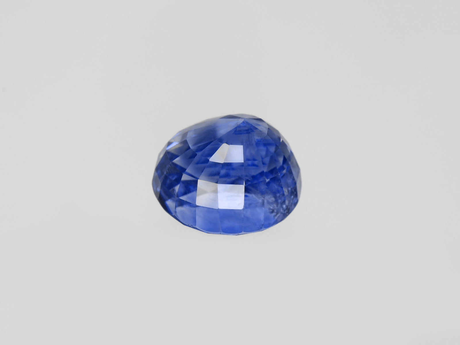8800916-round-lustrous-intense-blue-gia-kashmir-natural-blue-sapphire-7.21-ct