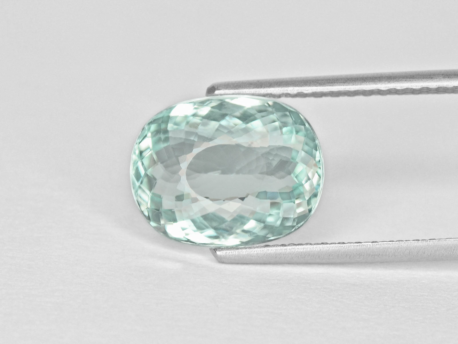 8800137-oval-soft-neon-greenish-blue-igi-mozambique-natural-paraiba-tourmaline-5.28-ct