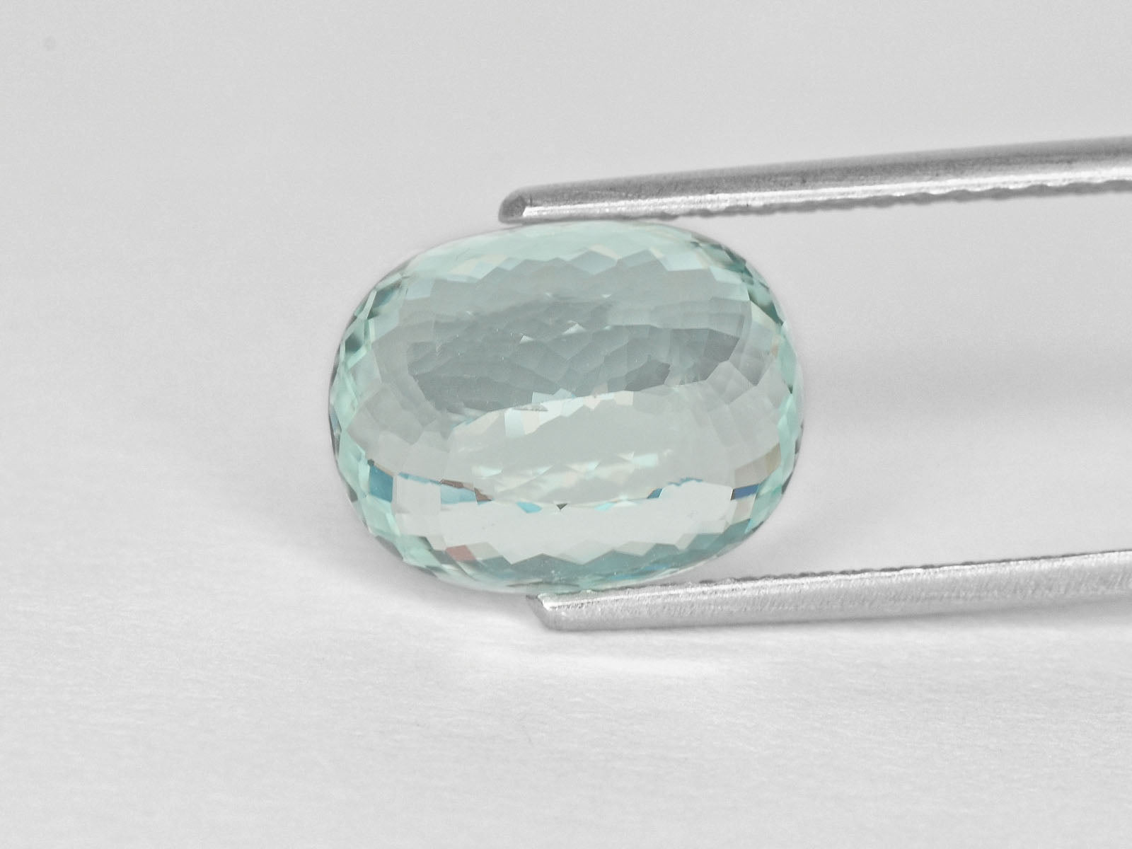 8800137-oval-soft-neon-greenish-blue-igi-mozambique-natural-paraiba-tourmaline-5.28-ct
