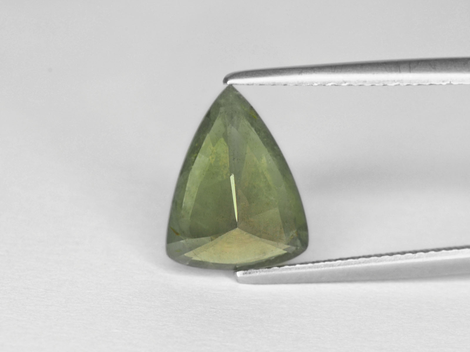8800145-triangular-brownish-yellowish-green-changing-to-brownish-purple-gia-madagascar-natural-alexandrite-5.39-ct