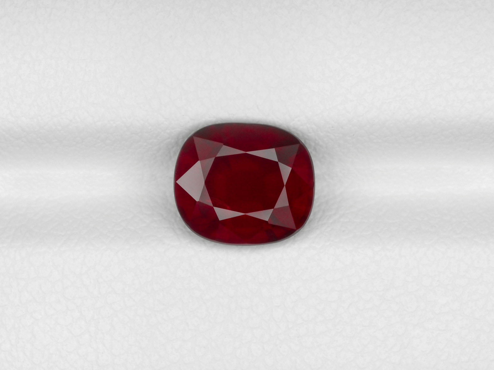 8800003-cushion-pigeon-blood-red-grs-mozambique-natural-ruby-2.51-ct