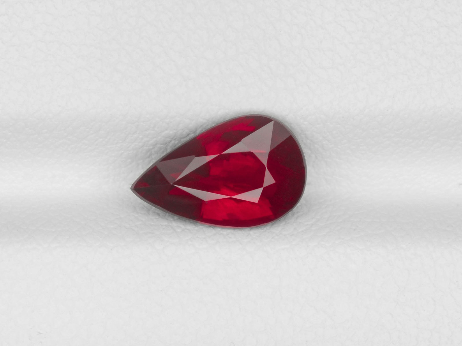 8800008-pear-intense-pigeon-blood-red-grs-mozambique-natural-ruby-2.09-ct