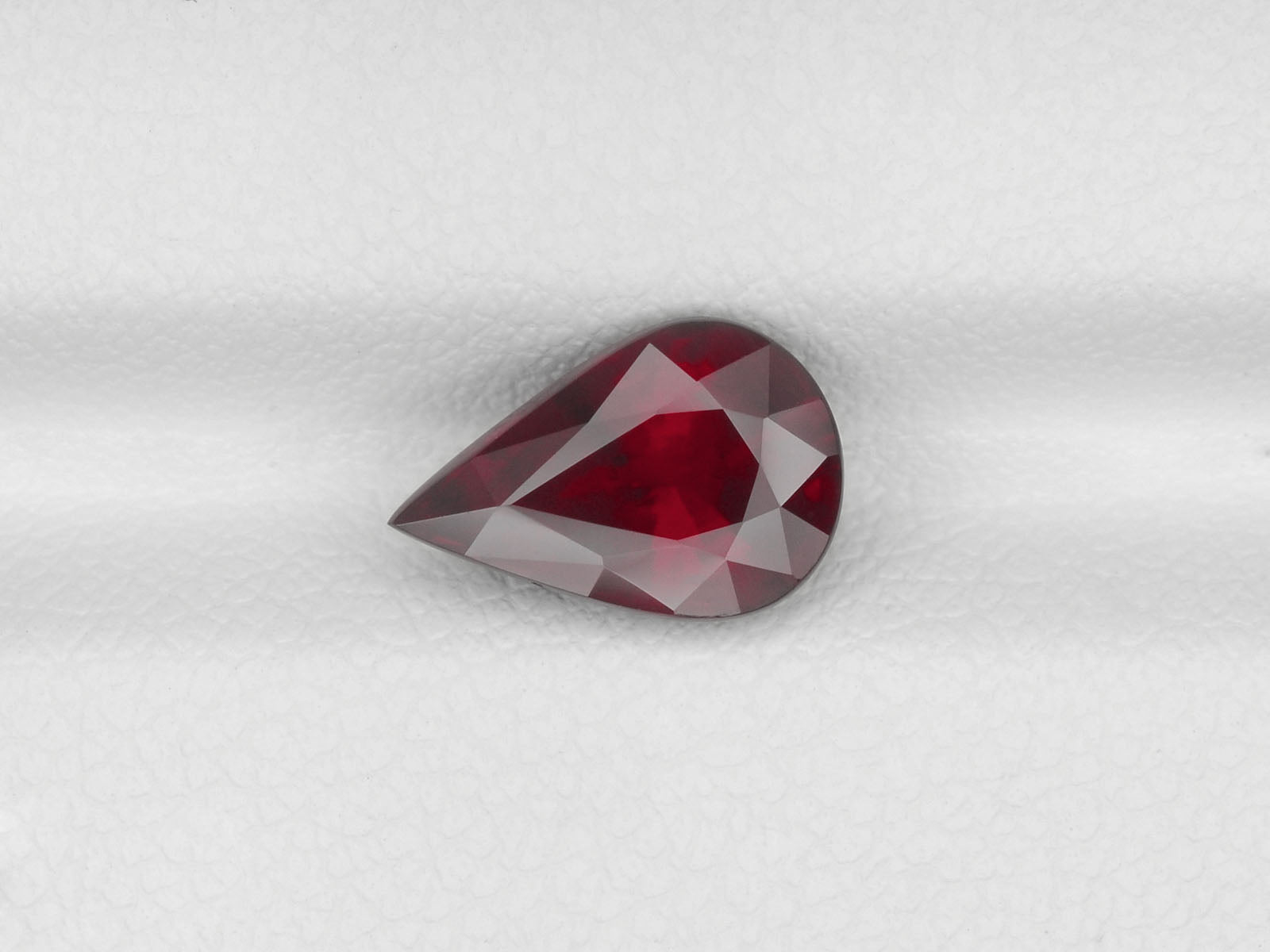 8800009-pear-intense-pigeon-blood-red-grs-mozambique-natural-ruby-2.02-ct