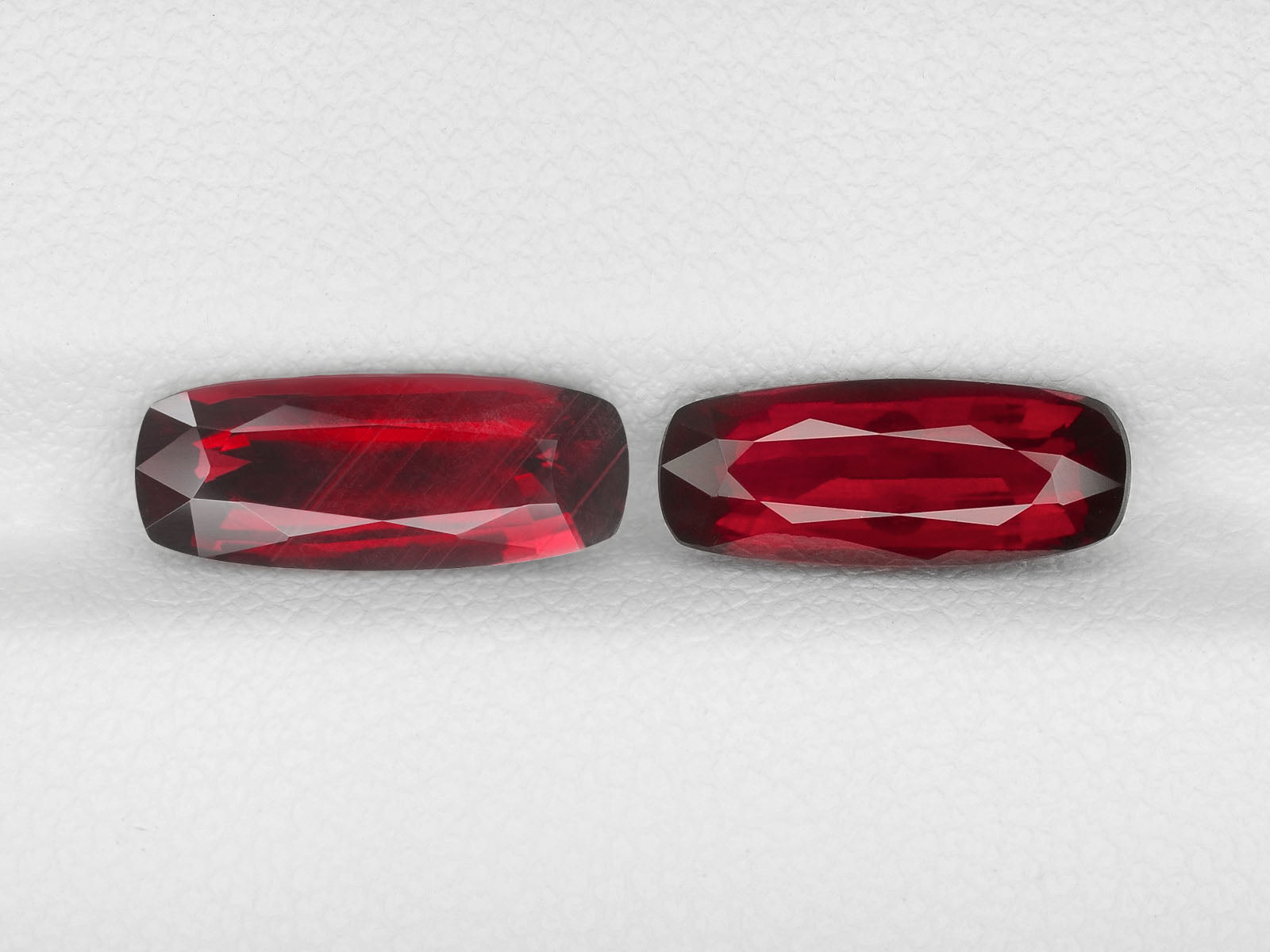 8800013-cushion-fiery-vivid-pigeon-blood-red-grs-mozambique-natural-ruby-4.09-ct