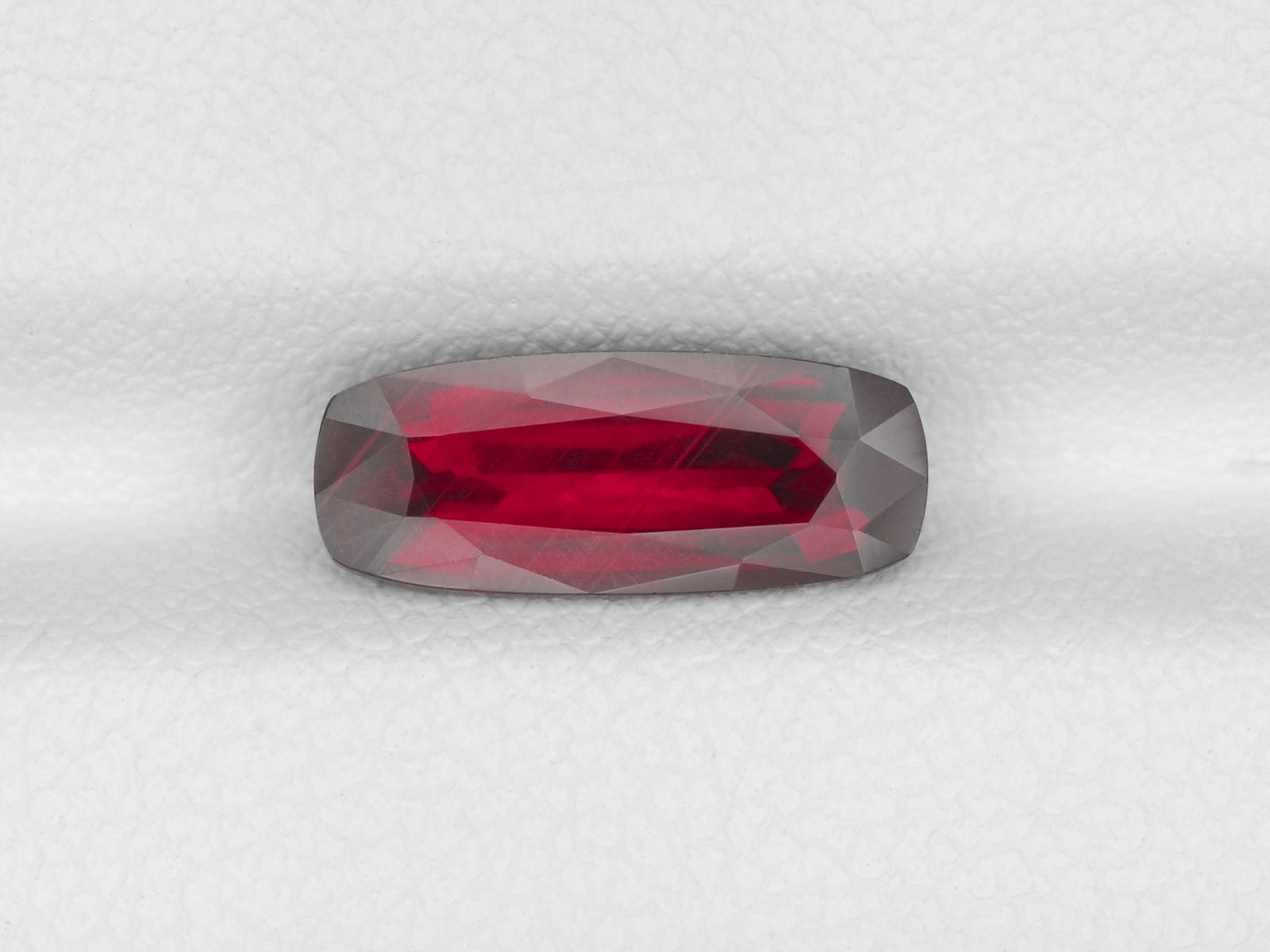 8800014-cushion-fiery-vivid-pigeon-blood-red-grs-mozambique-natural-ruby-2.05-ct