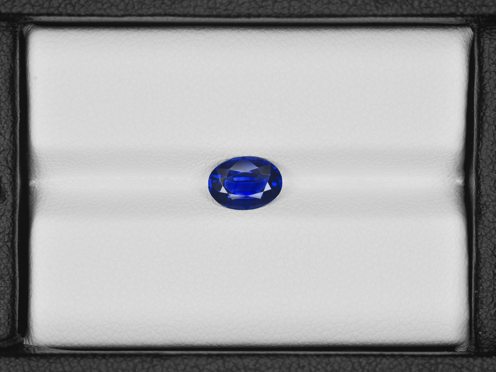 8801401-oval-fiery-vivid-royal-blue-grs-madagascar-natural-blue-sapphire-1.32-ct