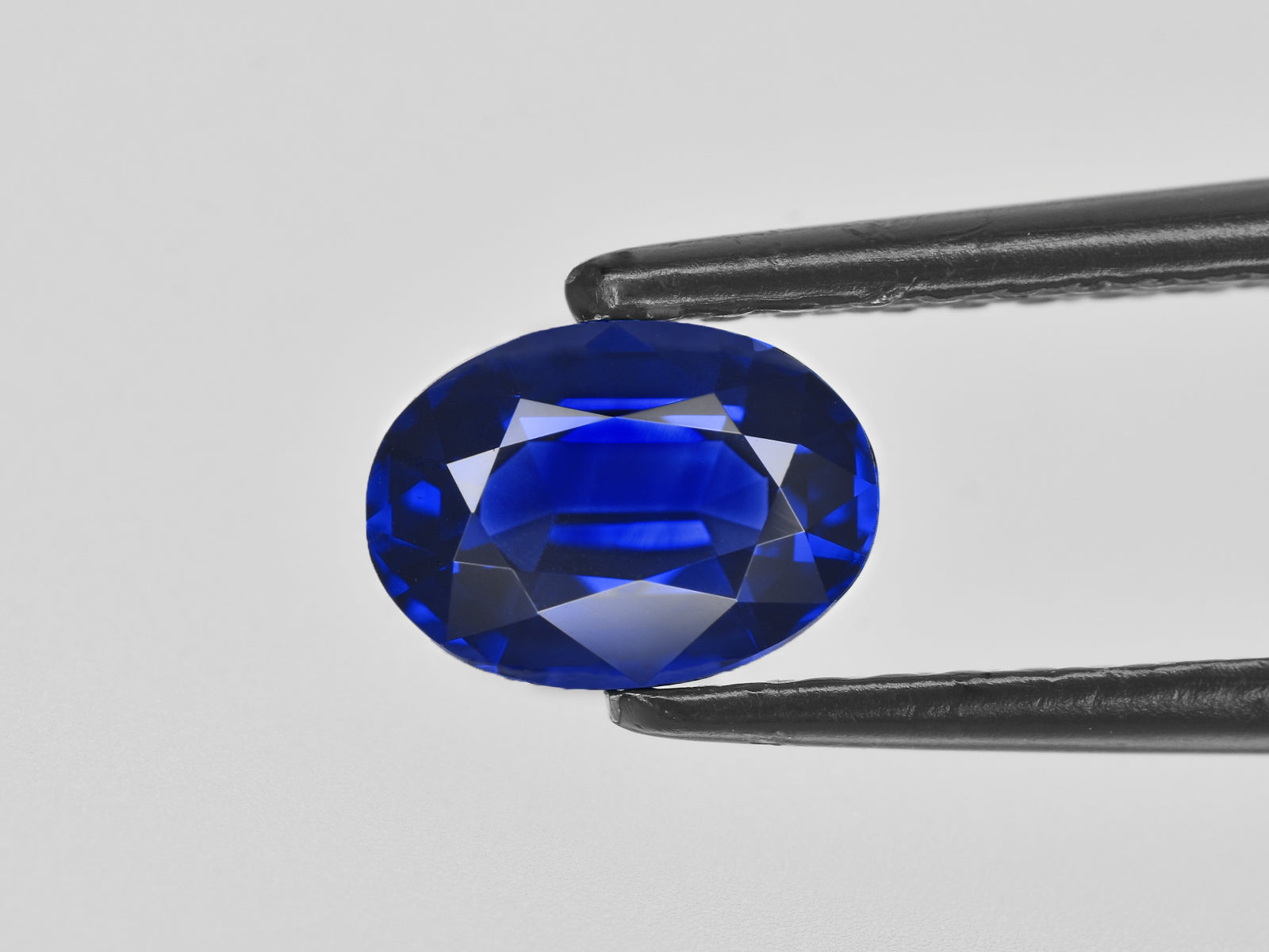 8801401-oval-fiery-vivid-royal-blue-grs-madagascar-natural-blue-sapphire-1.32-ct