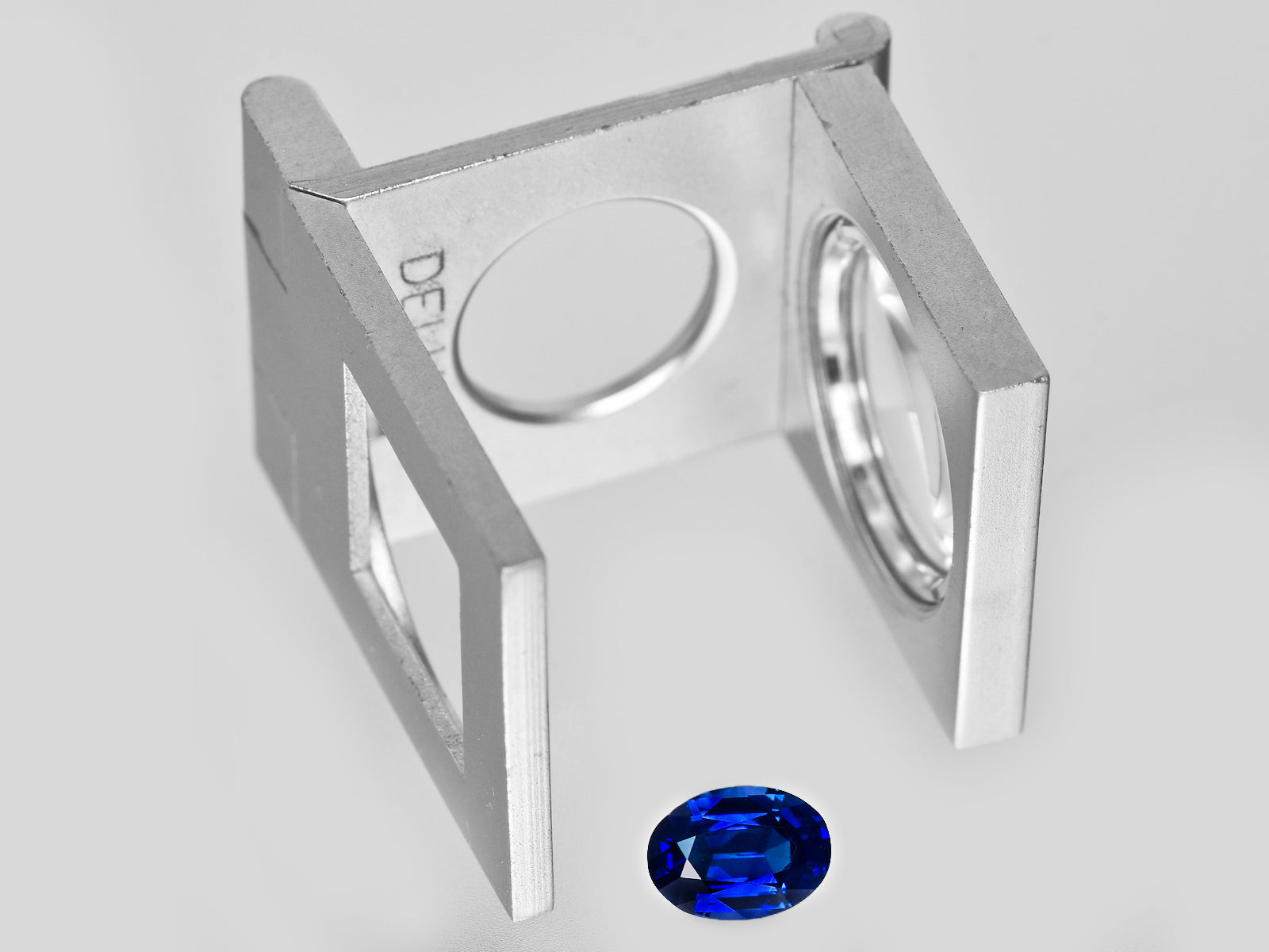 8801401-oval-fiery-vivid-royal-blue-grs-madagascar-natural-blue-sapphire-1.32-ct