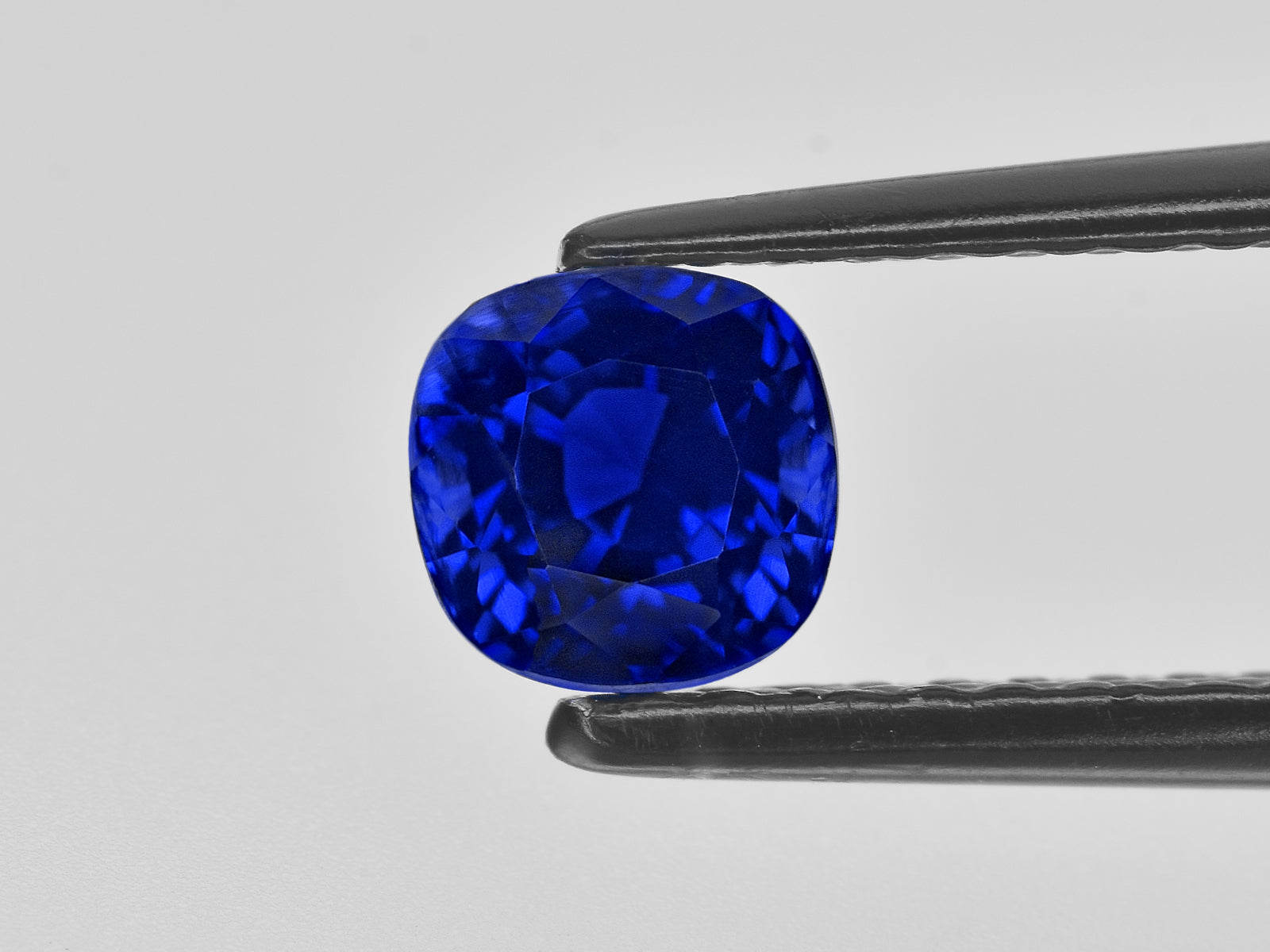 8801402-cushion-rich-velvety-royal-blue-grs-madagascar-natural-blue-sapphire-1.52-ct