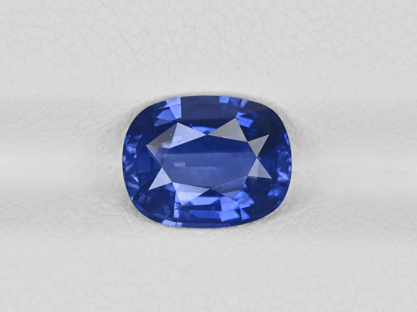 8801160-cushion-velvety-cornflower-blue-gia-madagascar-natural-blue-sapphire-2.33-ct