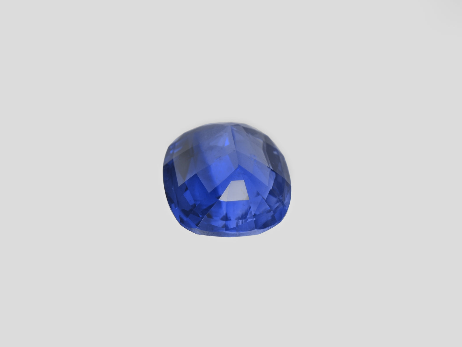 8801160-cushion-velvety-cornflower-blue-gia-madagascar-natural-blue-sapphire-2.33-ct