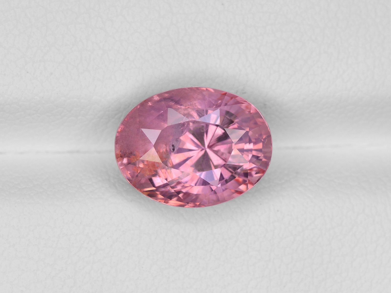 8800943-oval-fiery-vivid-pinkish-orange-gia-sri-lanka-natural-padparadscha-6.09-ct