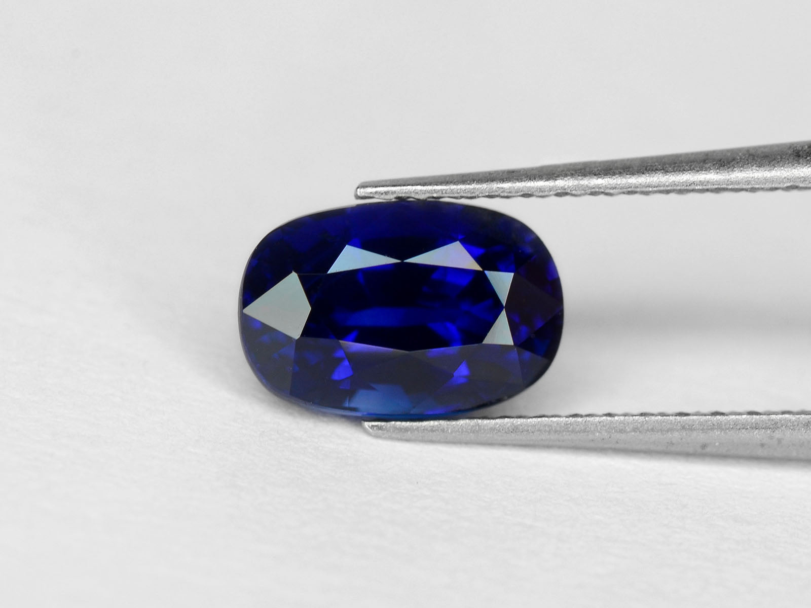 8800168-oval-rich-intense-royal-blue-grs-madagascar-natural-blue-sapphire-1.46-ct