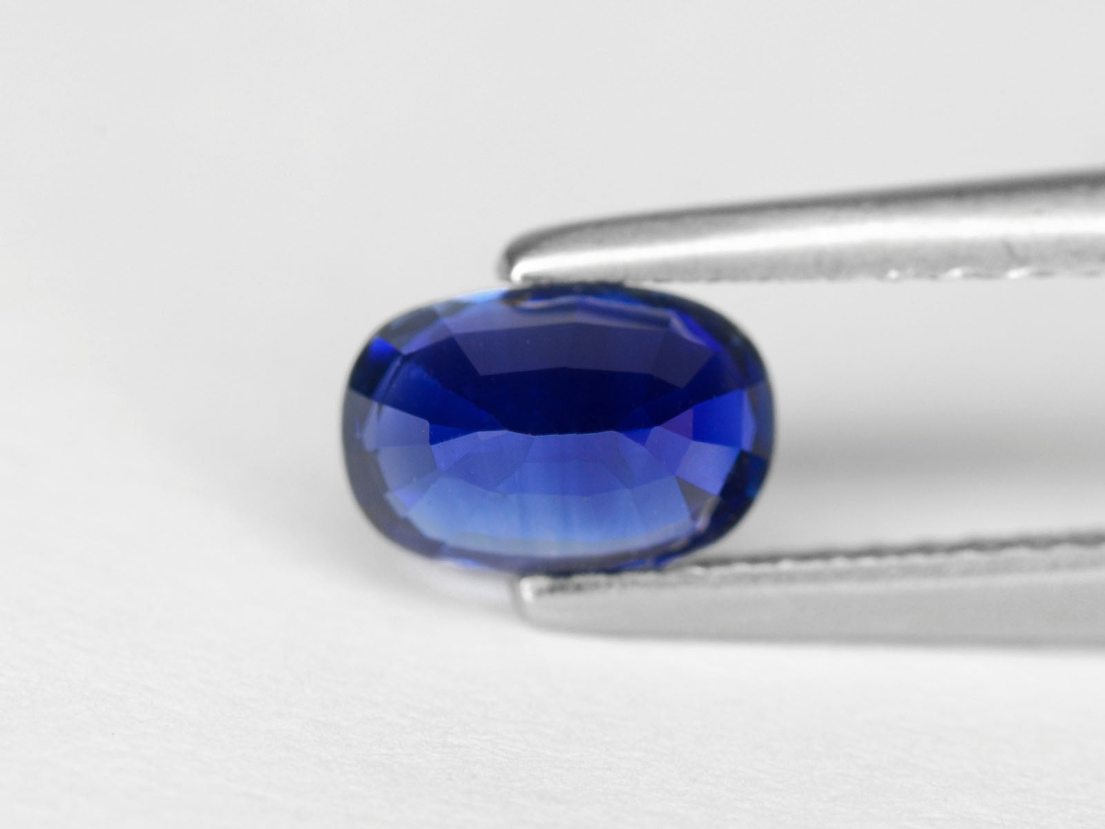 8800168-oval-rich-intense-royal-blue-grs-madagascar-natural-blue-sapphire-1.46-ct
