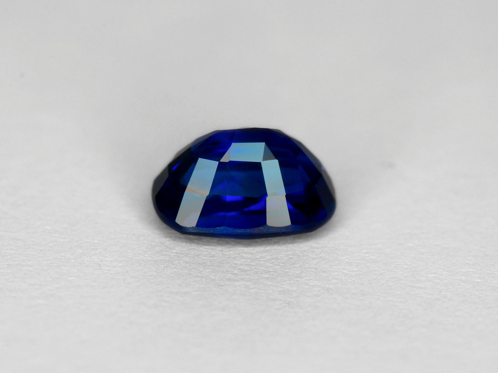 8800168-oval-rich-intense-royal-blue-grs-madagascar-natural-blue-sapphire-1.46-ct