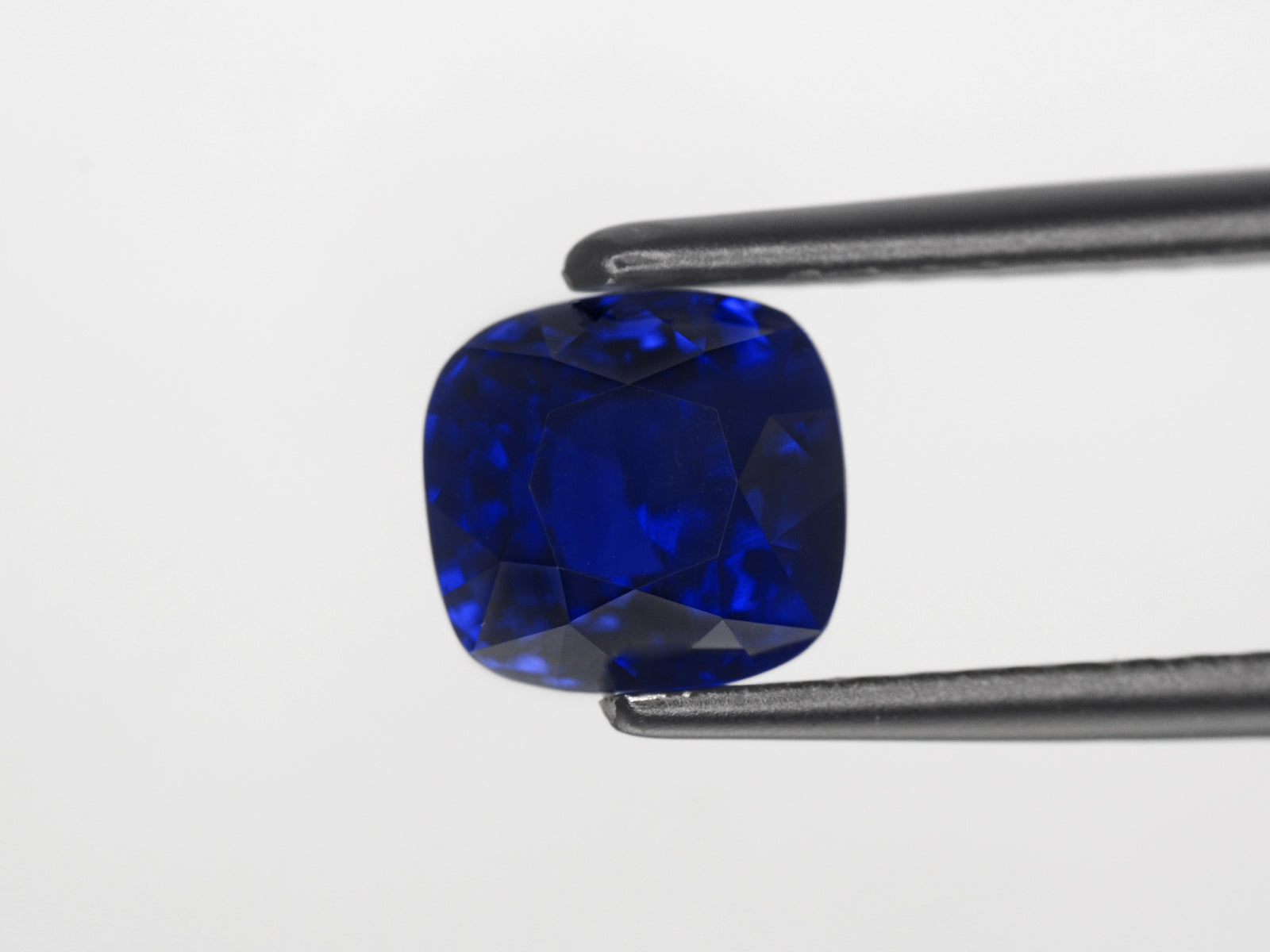 8800732-cushion-fiery-deep-royal-blue-grs-madagascar-natural-blue-sapphire-3.02-ct
